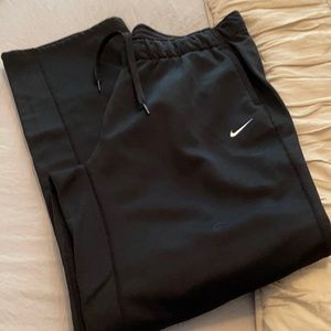 Nike sweats medium therma fit